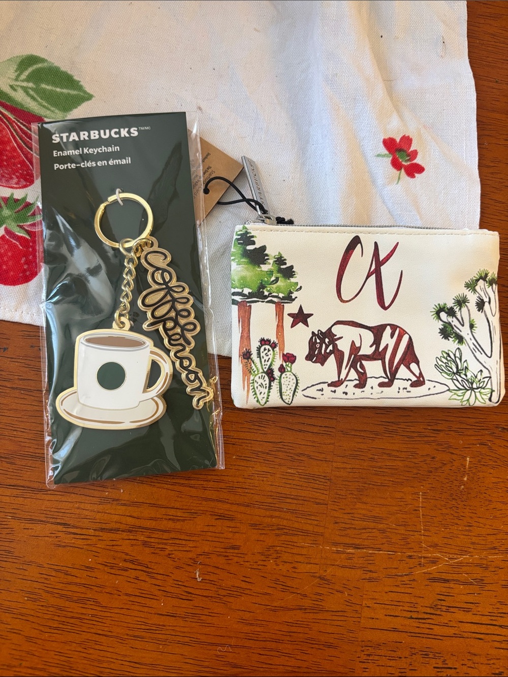 New! Starbucks Keychain & CA card pouch